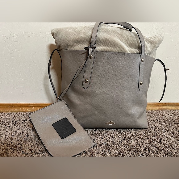 Authentic COACH tote purse - Picture 4 of 7